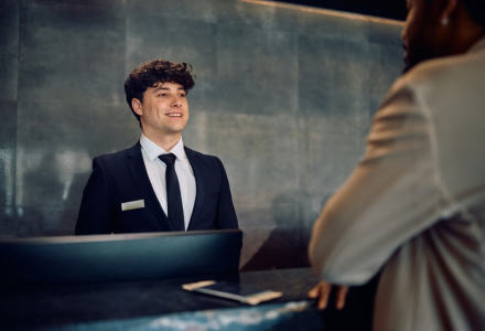 新概念酒店英语 | Your passports, please.-酒店英语实战指南|免费学习资源 - 酒店英语